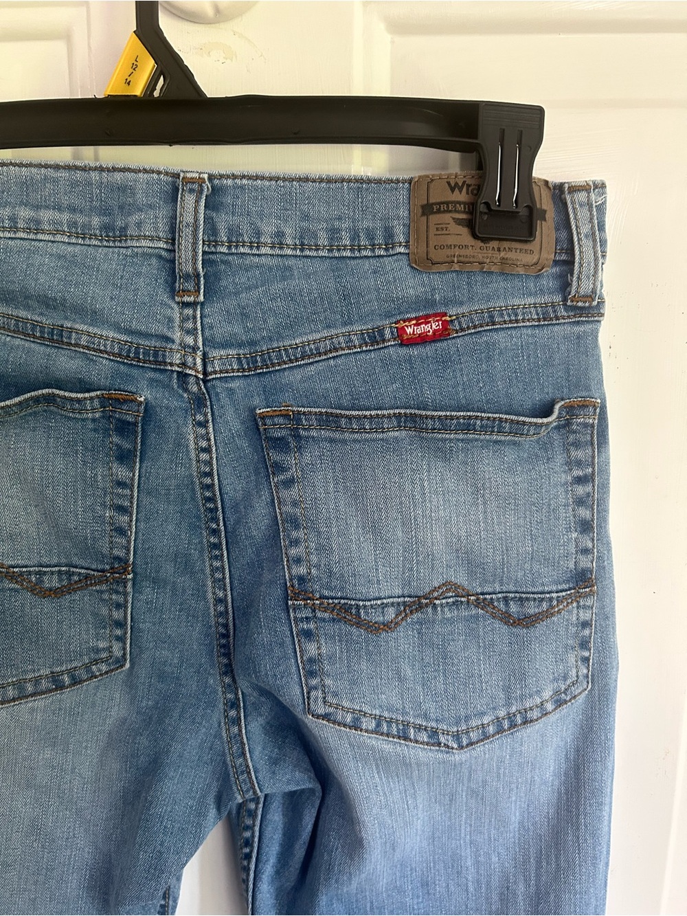Wrangler Light Blue Men's Jeans Back Pocket Detail - Picture 2 of 15
